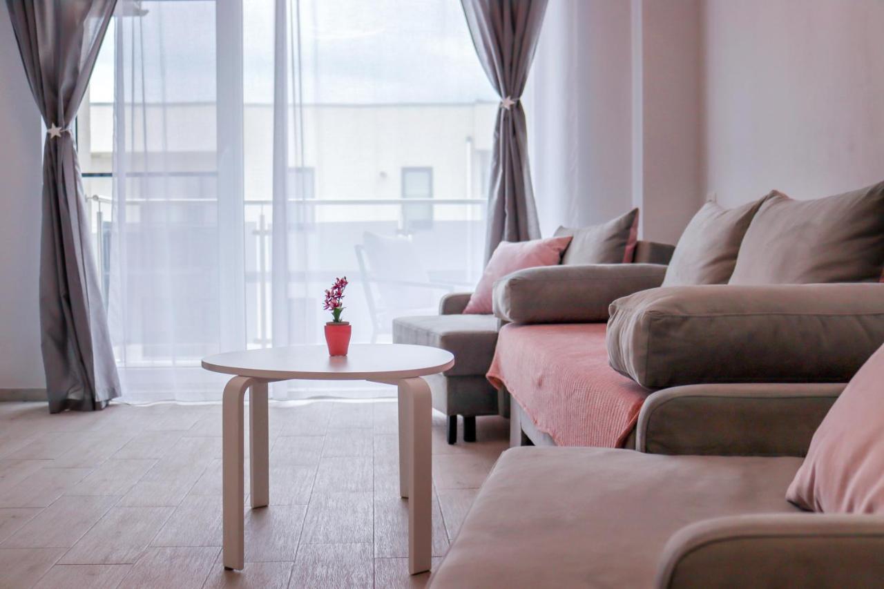 דירות Năvodari Astoria Rose מראה חיצוני תמונה